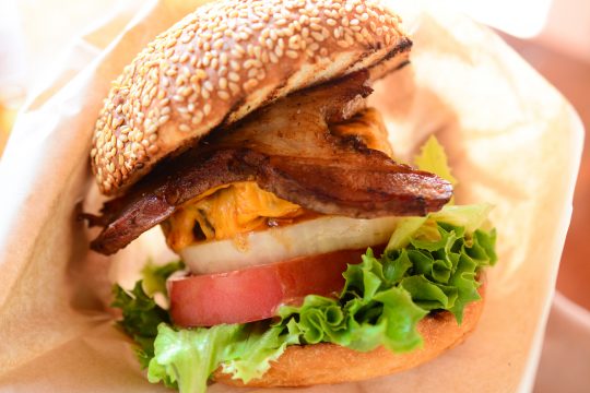 沖縄のハンバーガー文化がハンパない！