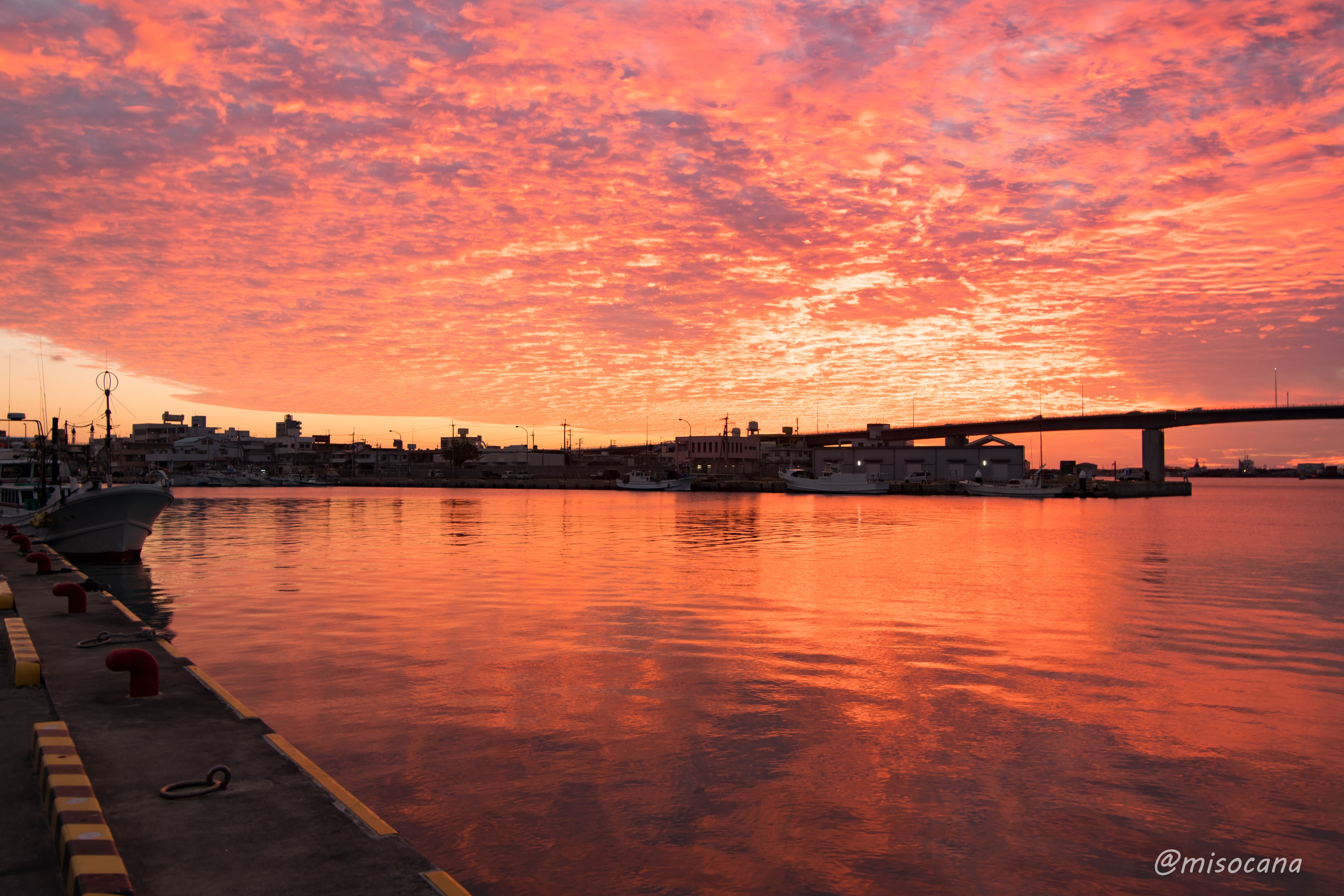 夕焼けに染まる糸満漁港 - OKINAWA41