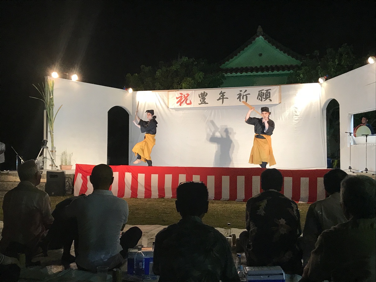 伊平屋の豊年祭の様子