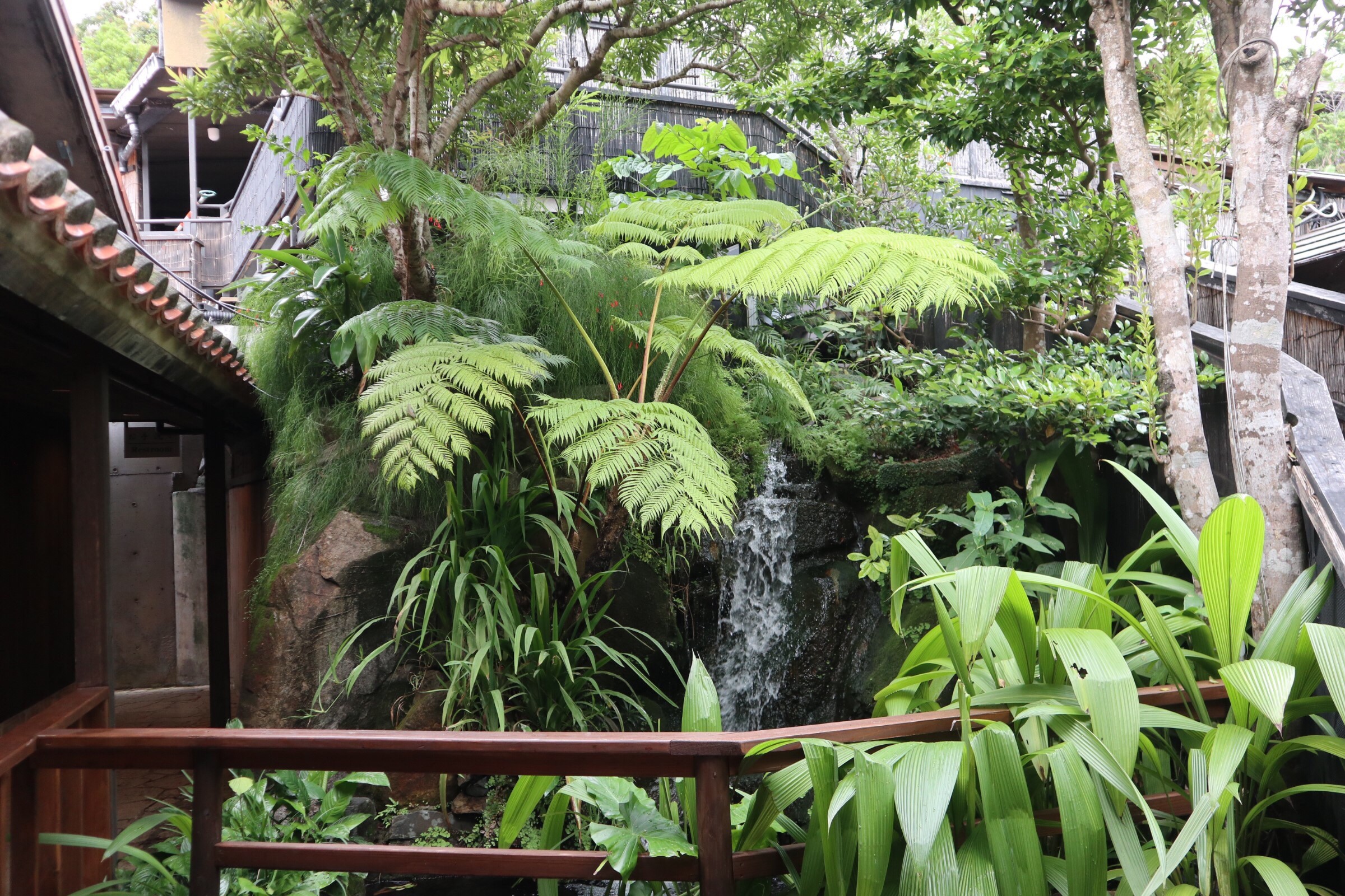 沖縄らしさも日本らしさも感じる庭園