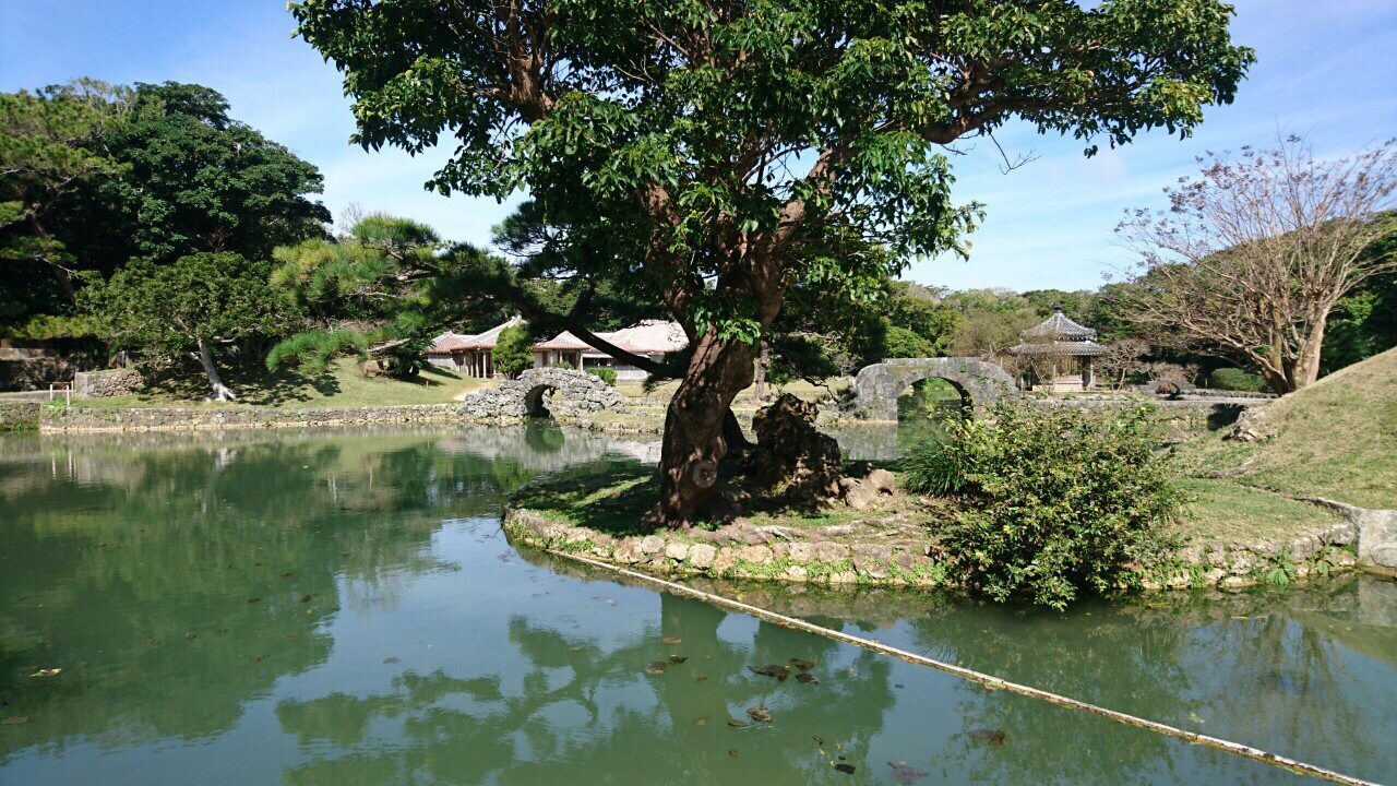 「廻遊式庭園(かいゆうしきていえん)」という形式の識名園