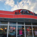 ウチナンチュのソウルドリンクはプチ噴火にご注意！？「ルートビア」で満腹＆満足【ALL AMERICAN FOOD 〜A＆W沖縄〜】