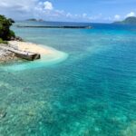 透き通る海