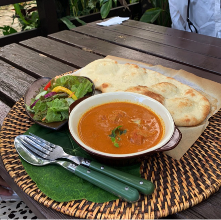 沖縄県本部町のカフェ「Cafe ichara （カフェイチャラ ）」のカレーナン