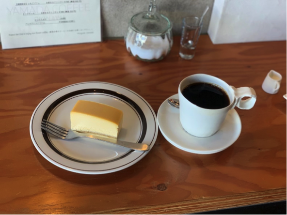 宜野湾のカフェ+珈琲焙煎店「YAMADA COFFEE OKINAWA 山田珈琲 沖縄」チーズケーキとベルベット